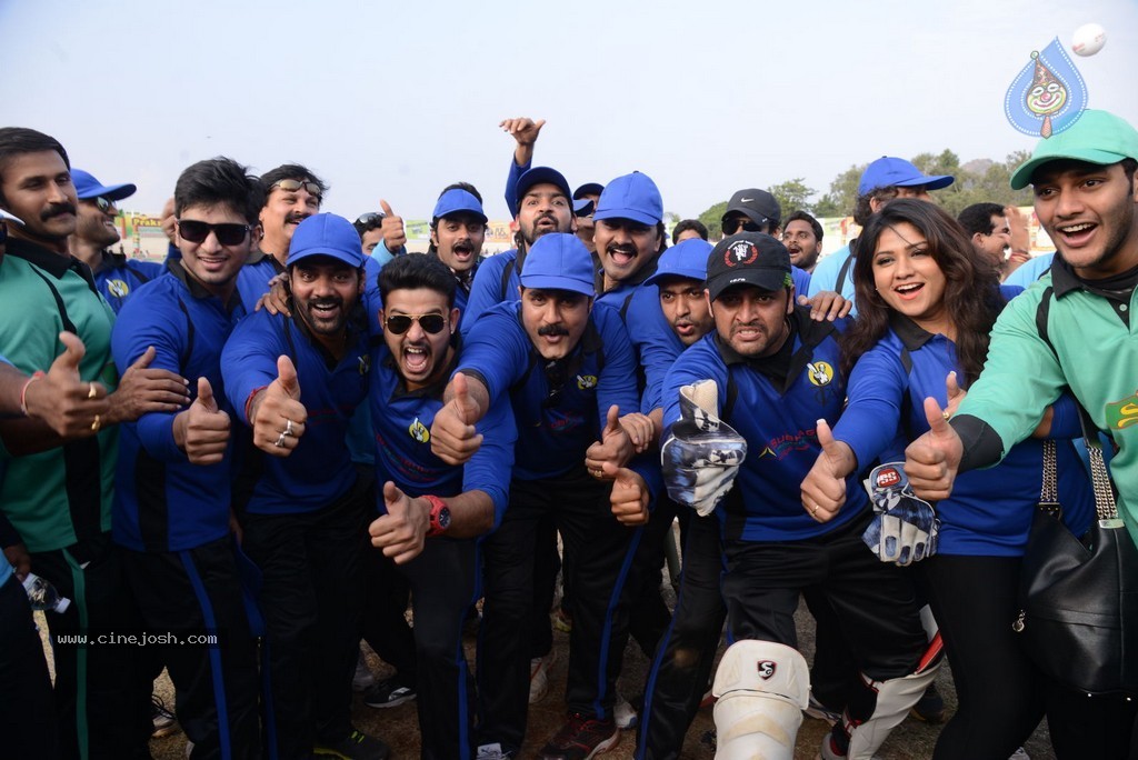 Tollywood Cricket Match in Vijayawada 01 - 92 / 163 photos