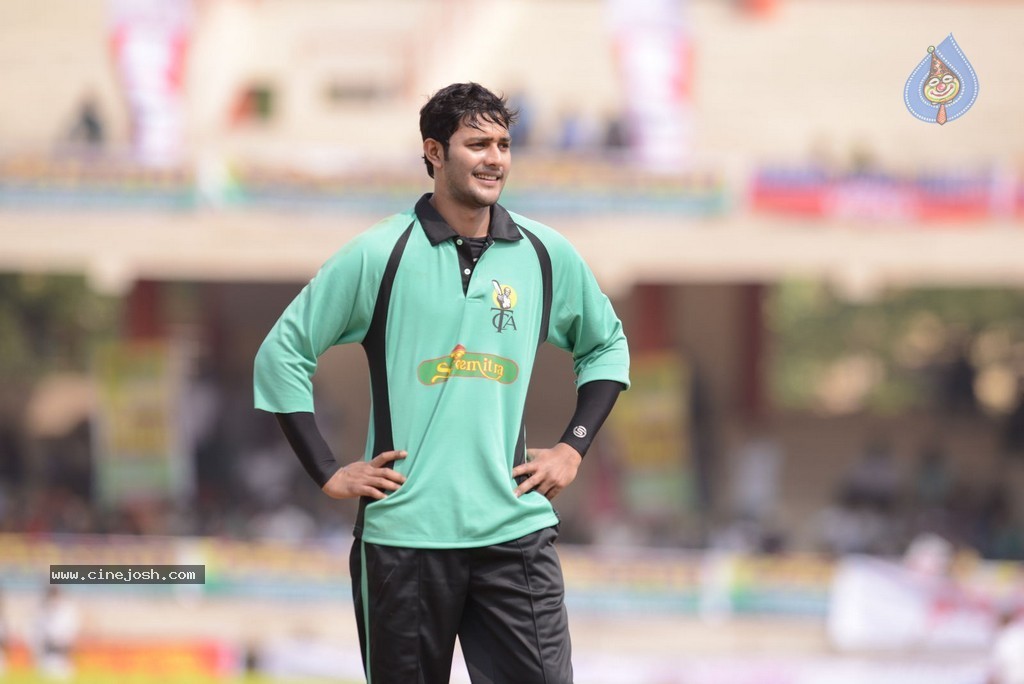 Tollywood Cricket Match in Vijayawada 01 - 96 / 163 photos