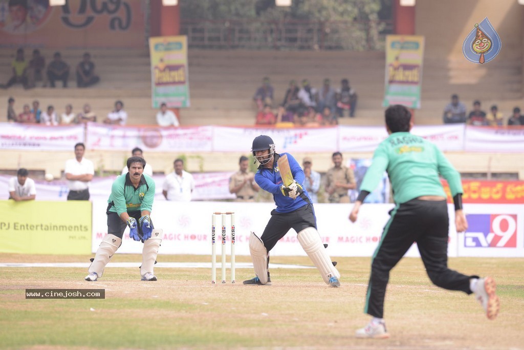 Tollywood Cricket Match in Vijayawada 01 - 101 / 163 photos