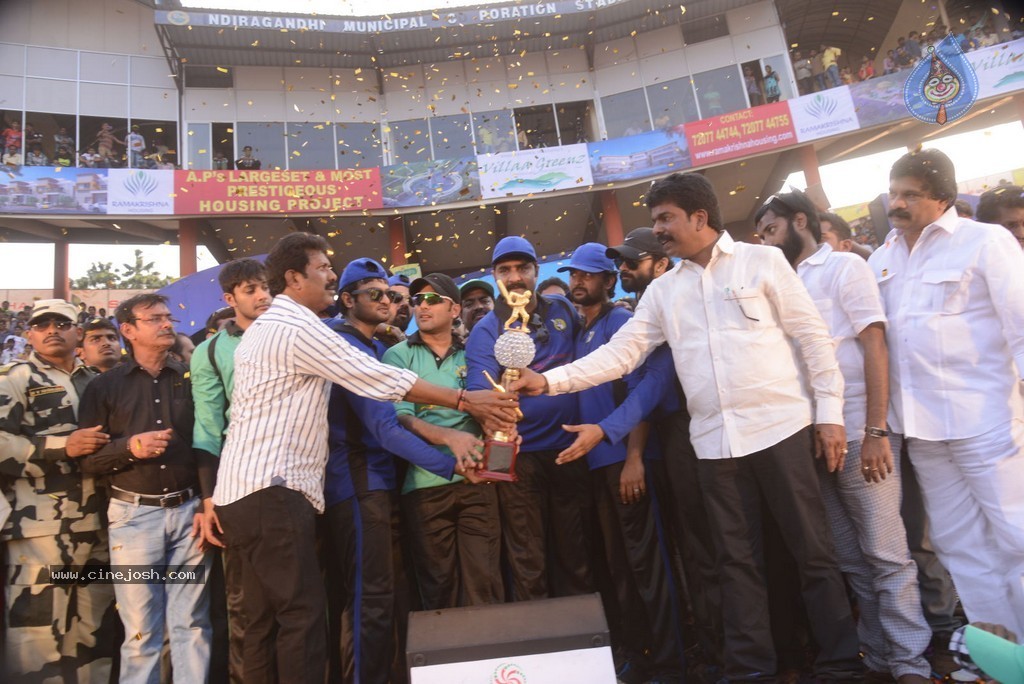 Tollywood Cricket Match in Vijayawada 01 - 103 / 163 photos