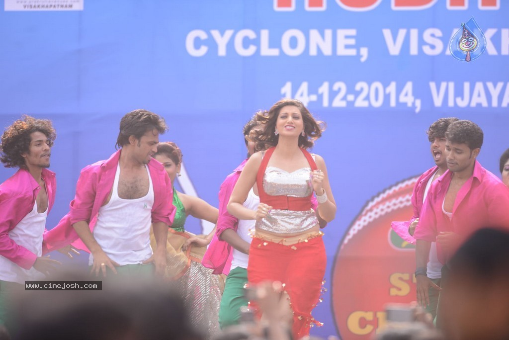 Tollywood Cricket Match in Vijayawada 01 - 112 / 163 photos