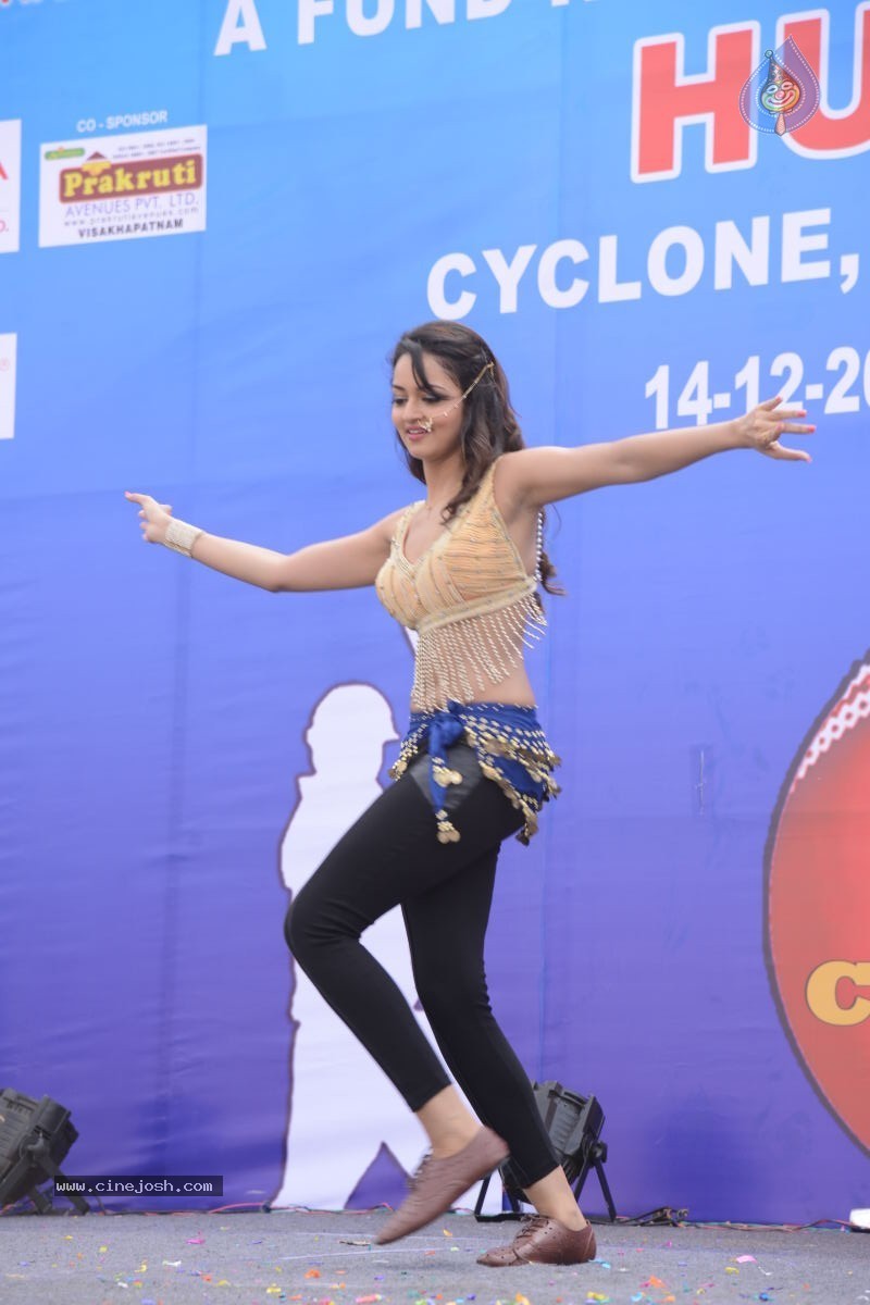 Tollywood Cricket Match in Vijayawada 01 - 114 / 163 photos