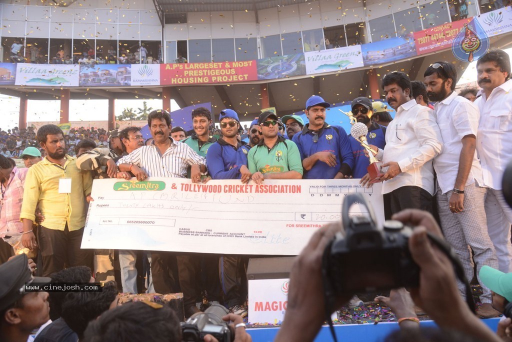 Tollywood Cricket Match in Vijayawada 02 - 49 / 53 photos