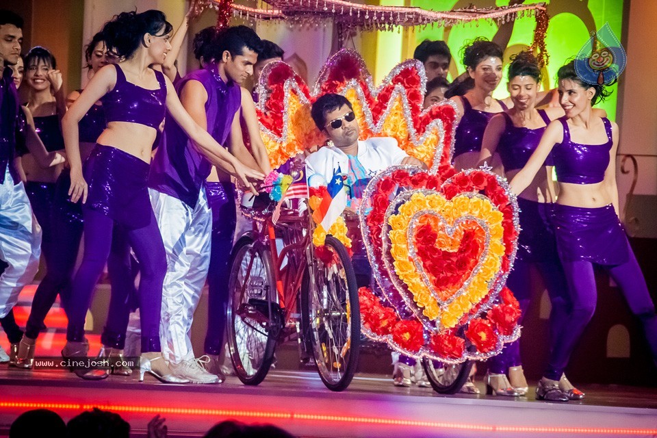 Top Celebs at SIIMA Awards 2014 - 17 / 150 photos