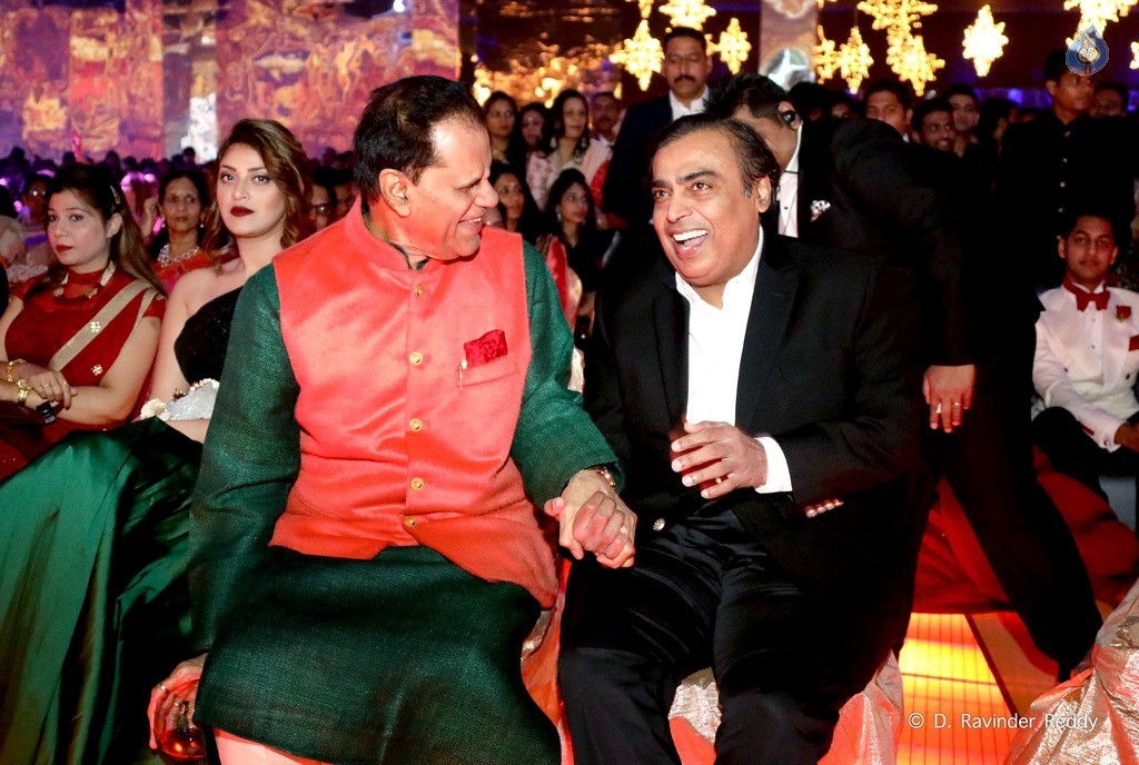 TSR Grand Son Keshav Sangeet Photos - 3 / 10 photos