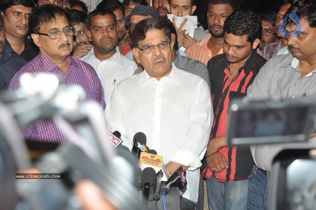 TV Artists Attack MAA TV Office - 16 / 22 photos