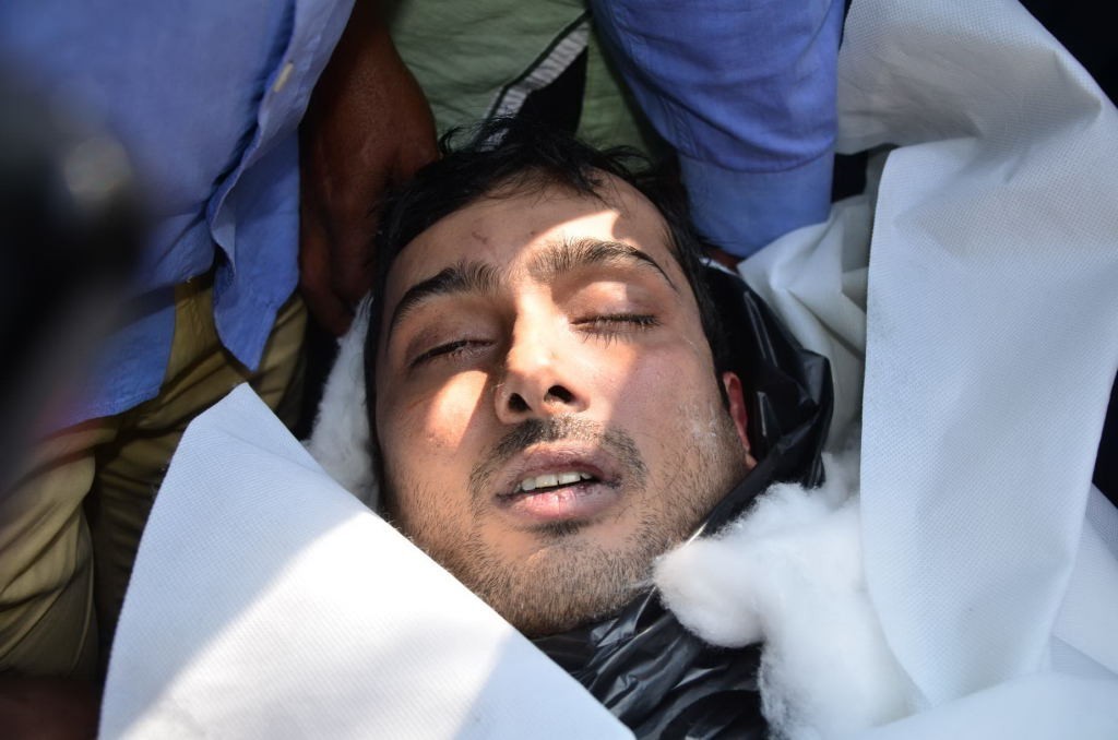 Uday Kiran Dead Body More Photos - 21 / 48 photos