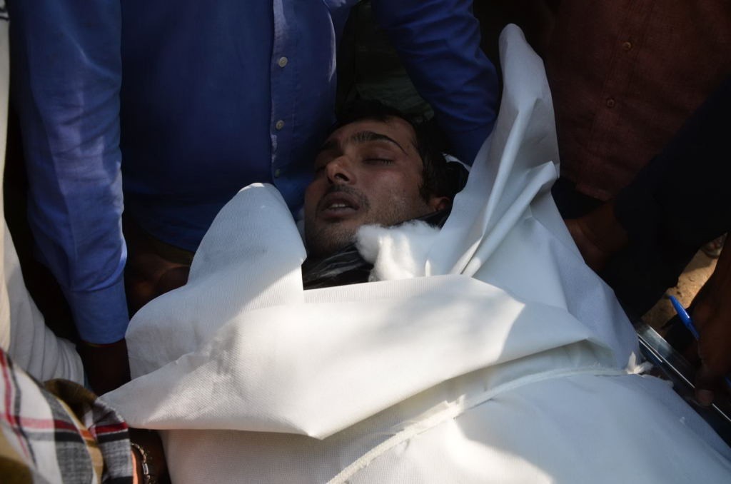 Uday Kiran Dead Body More Photos - 24 / 48 photos