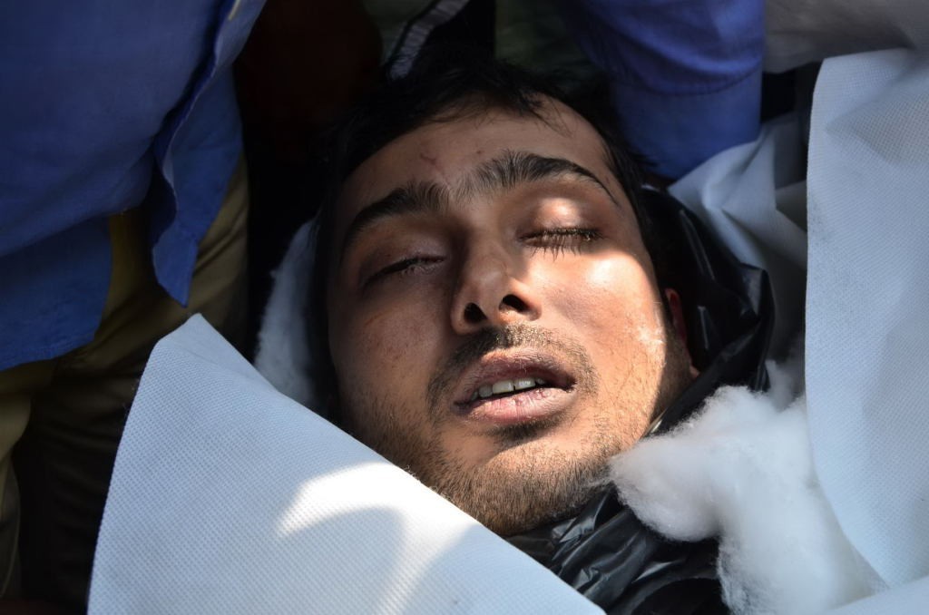 Uday Kiran Dead Body More Photos - 27 / 48 photos