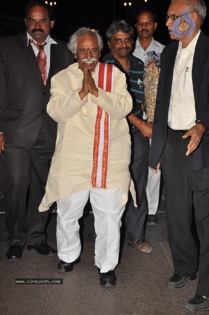 Vaartha MD Girish Sanghi Son Wedding Reception - 139 / 150 photos