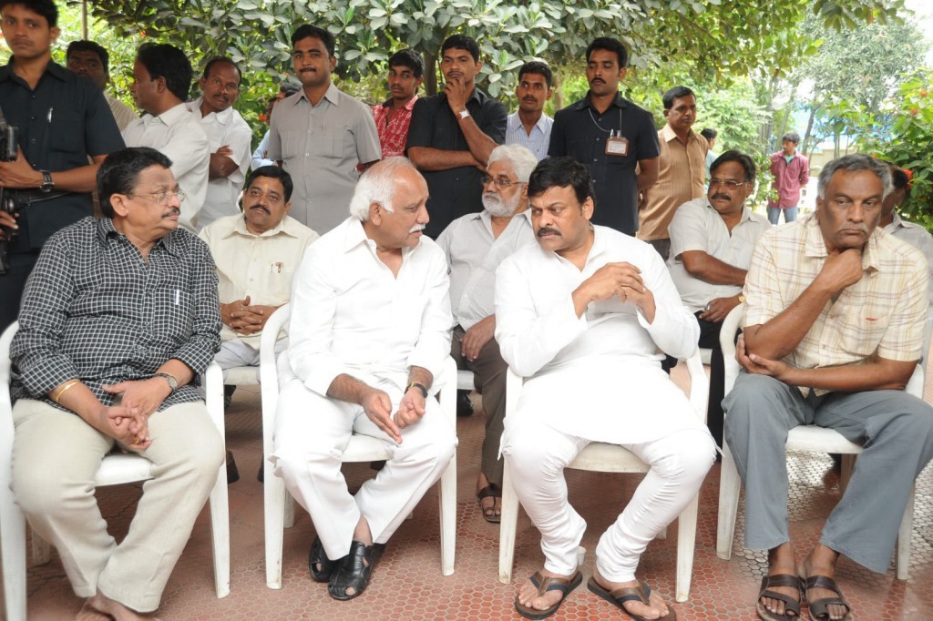 Vadde Ramesh Condolences Photos - 35 / 149 photos