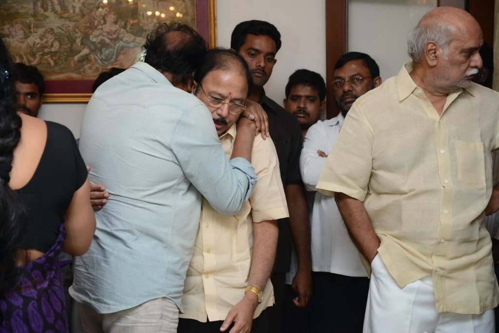Vadde Ramesh Condolences Photos - 50 / 149 photos