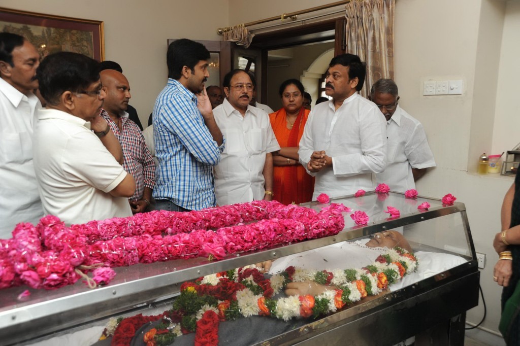 Vadde Ramesh Condolences Photos - 55 / 149 photos