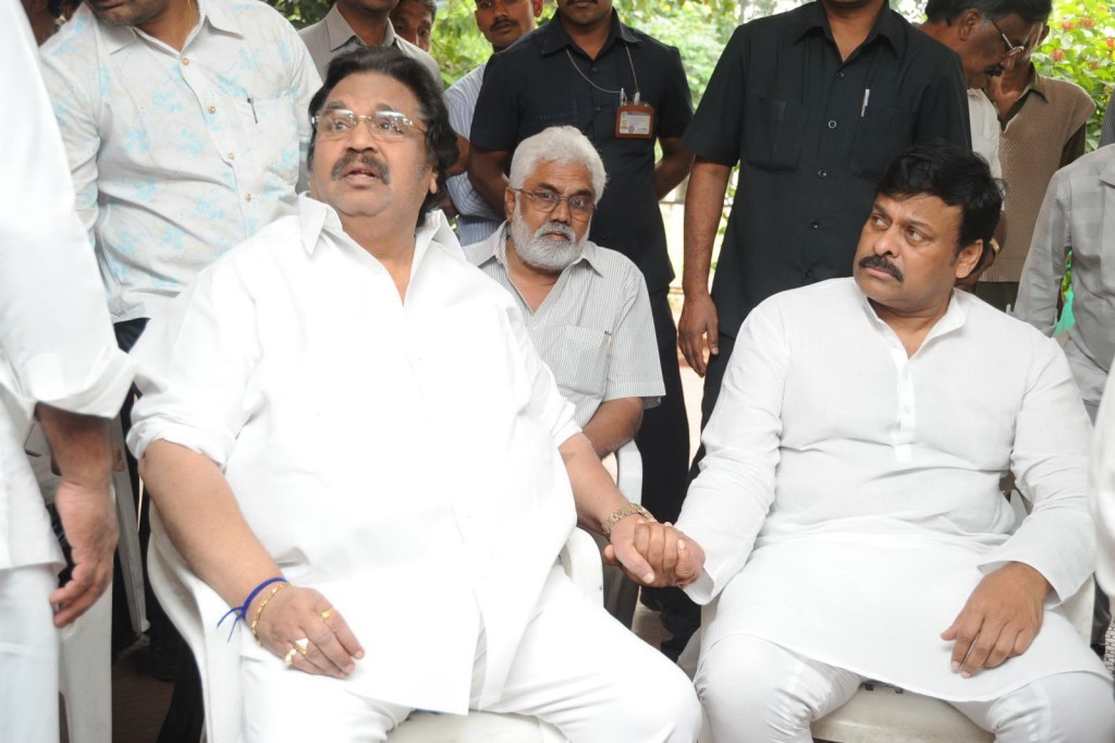 Vadde Ramesh Condolences Photos - 67 / 149 photos