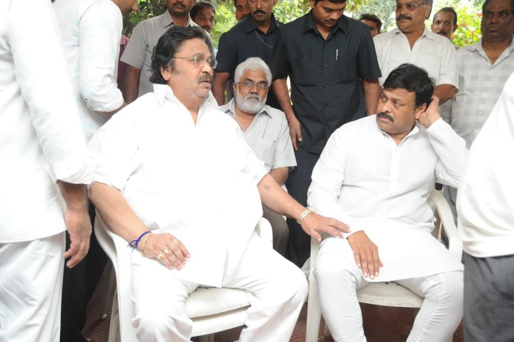 Vadde Ramesh Condolences Photos - 69 / 149 photos