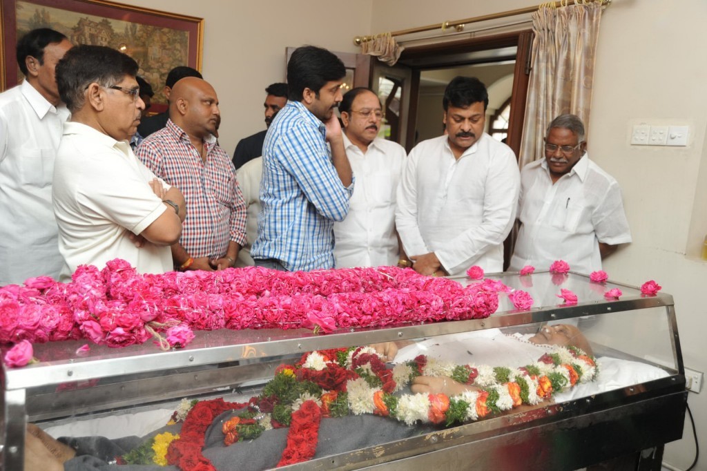 Vadde Ramesh Condolences Photos - 88 / 149 photos