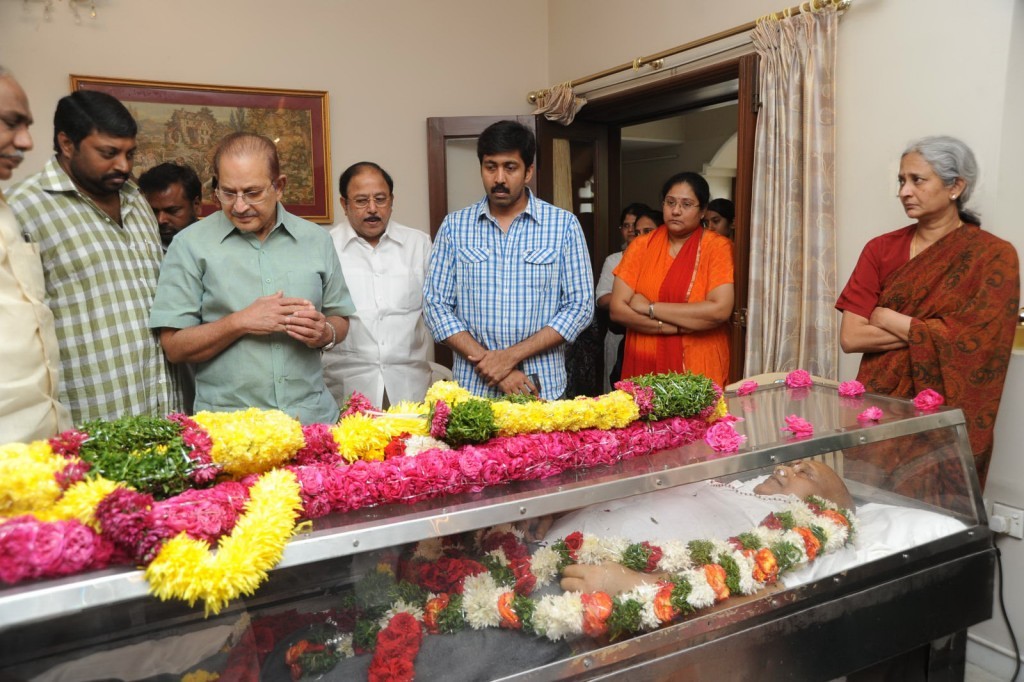 Vadde Ramesh Condolences Photos - 114 / 149 photos