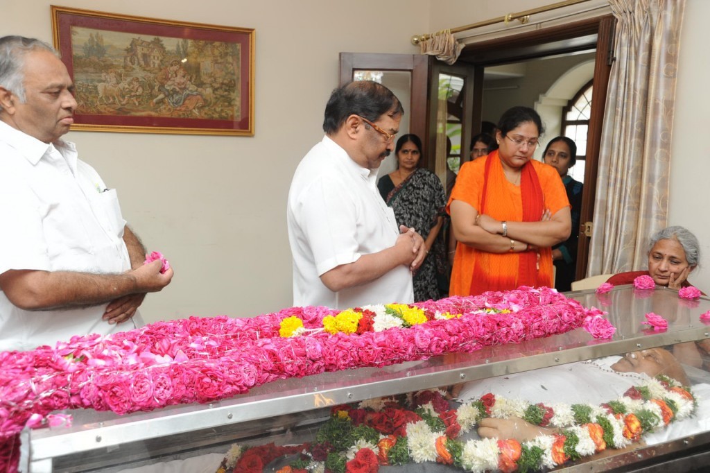Vadde Ramesh Condolences Photos - 121 / 149 photos