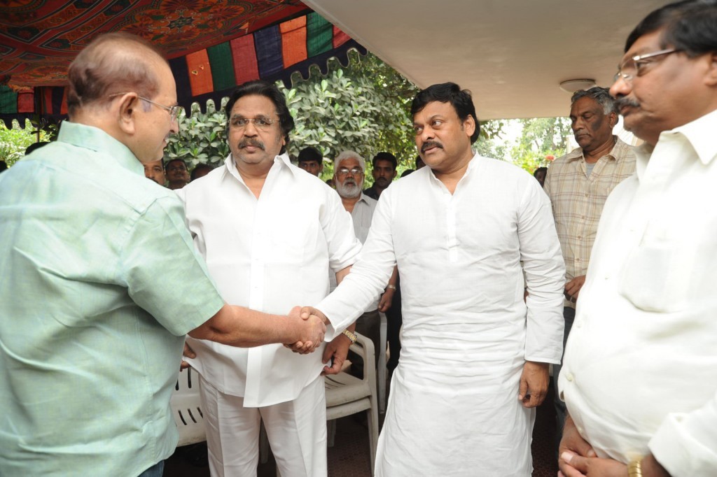 Vadde Ramesh Condolences Photos - 123 / 149 photos