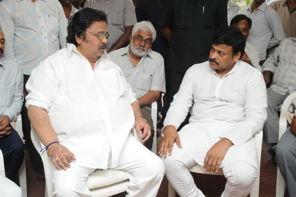 Vadde Ramesh Condolences Photos - 127 / 149 photos