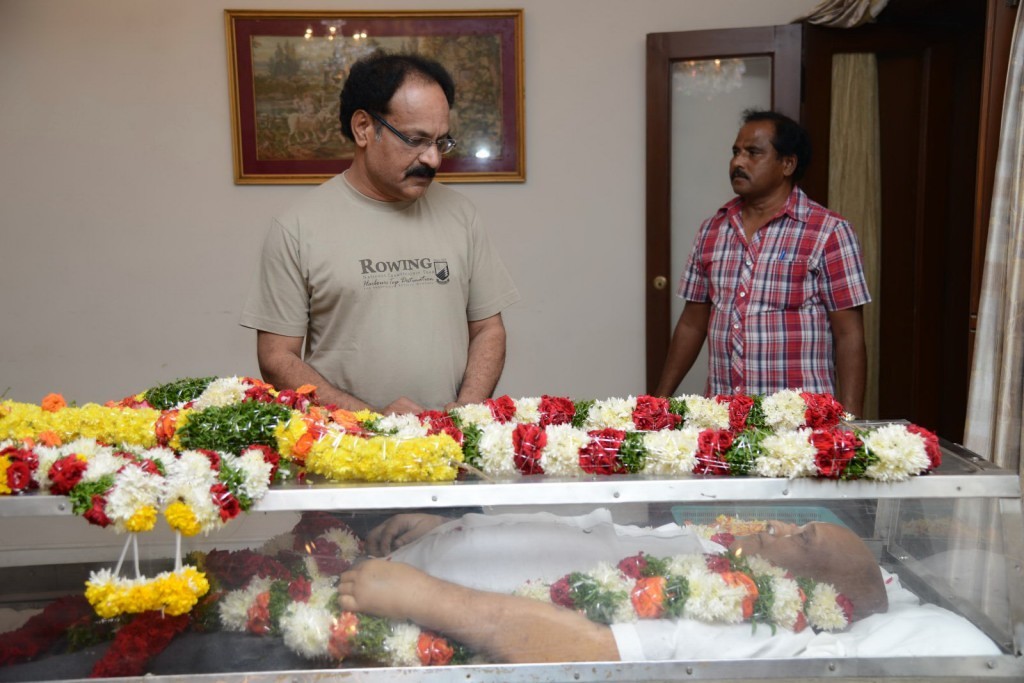 Vadde Ramesh Condolences Photos - 141 / 149 photos
