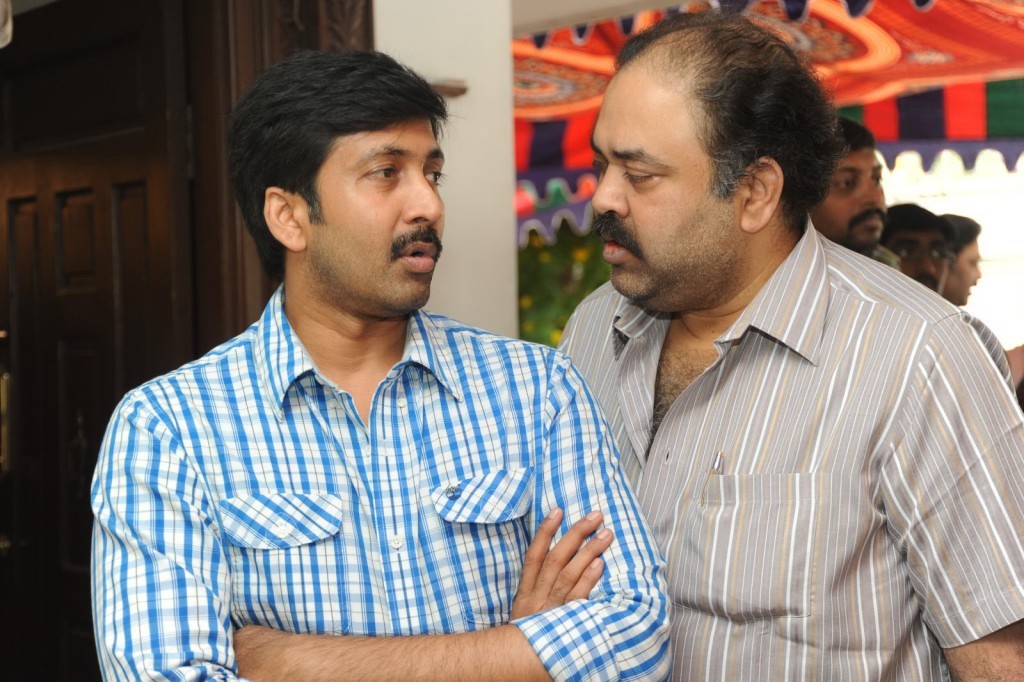 Vadde Ramesh Condolences Photos - 142 / 149 photos