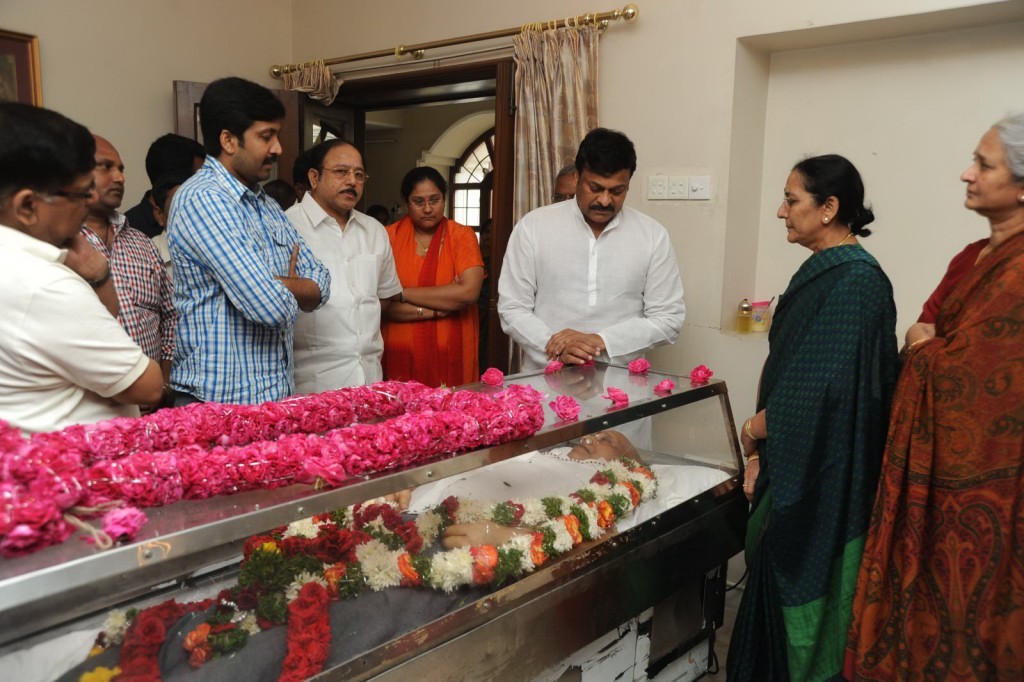 Vadde Ramesh Condolences Photos - 144 / 149 photos