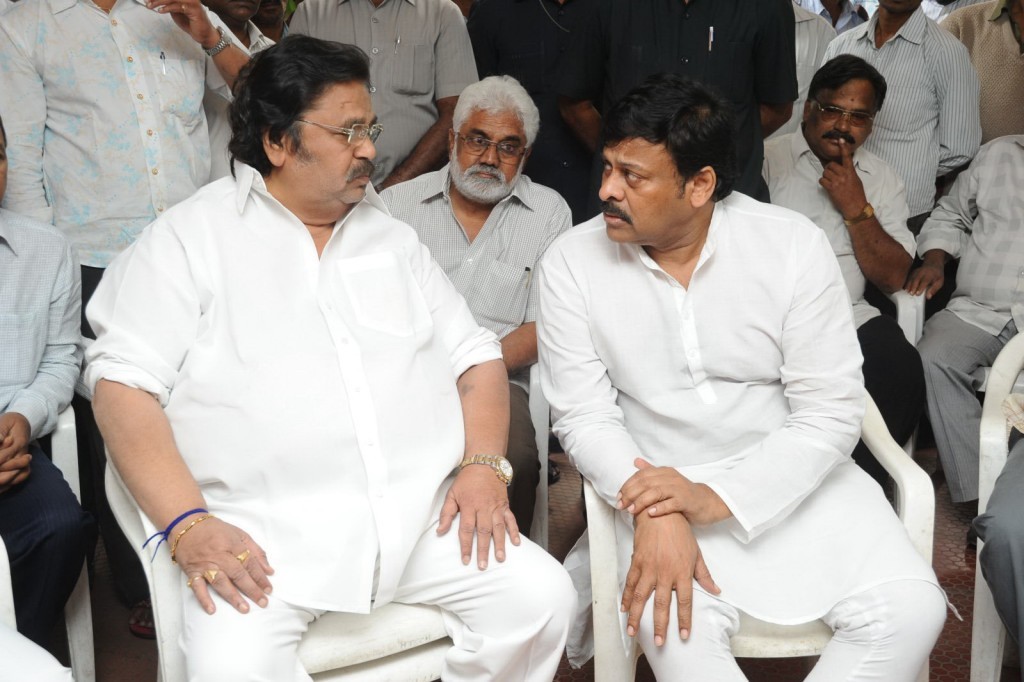 Vadde Ramesh Condolences Photos - 146 / 149 photos
