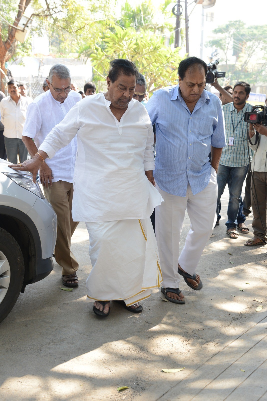 VB Rajendra Prasad Condolences Photos 01 - 22 / 170 photos