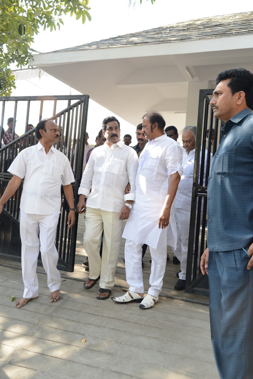 VB Rajendra Prasad Condolences Photos 01 - 45 / 170 photos