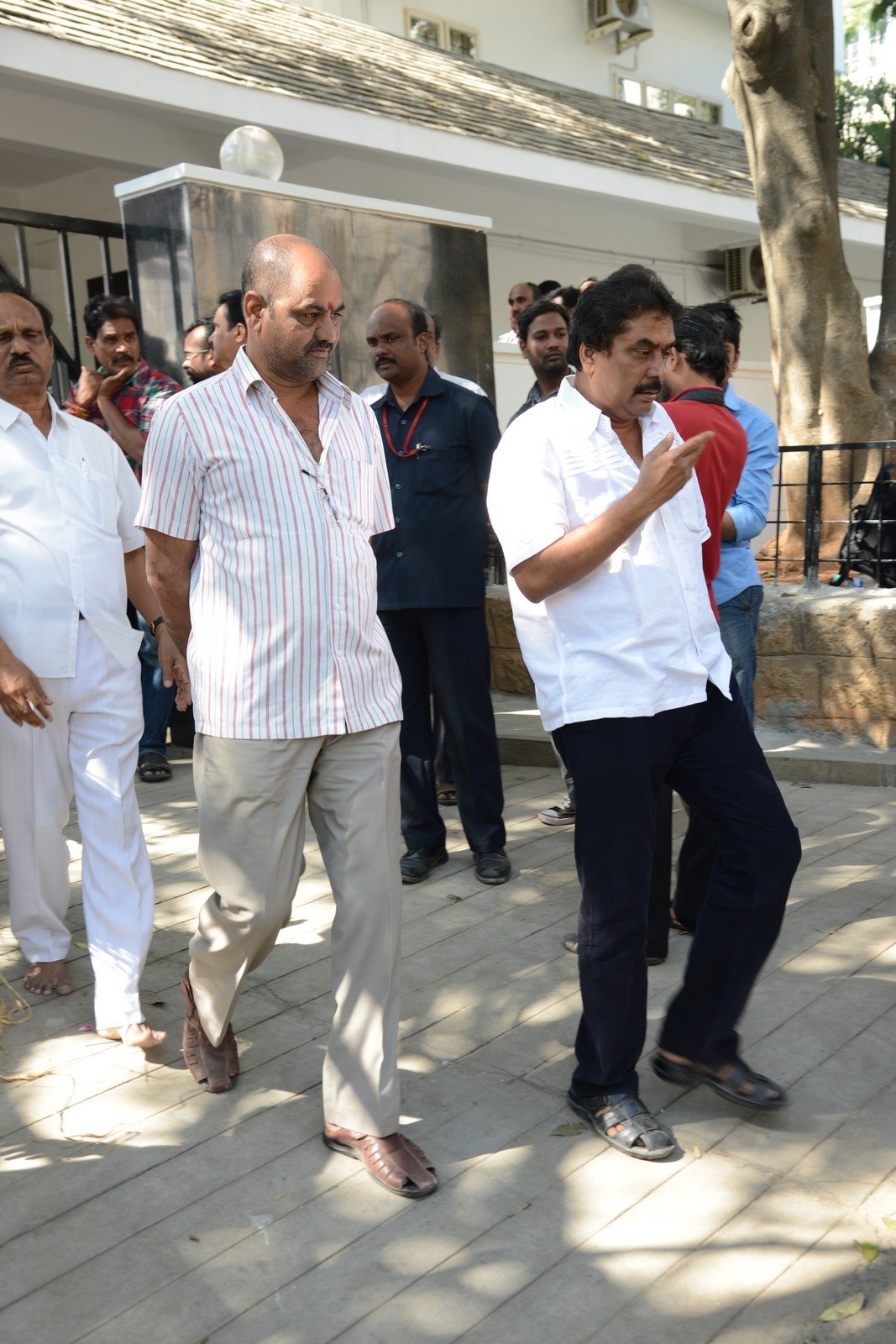 VB Rajendra Prasad Condolences Photos 01 - 117 / 170 photos