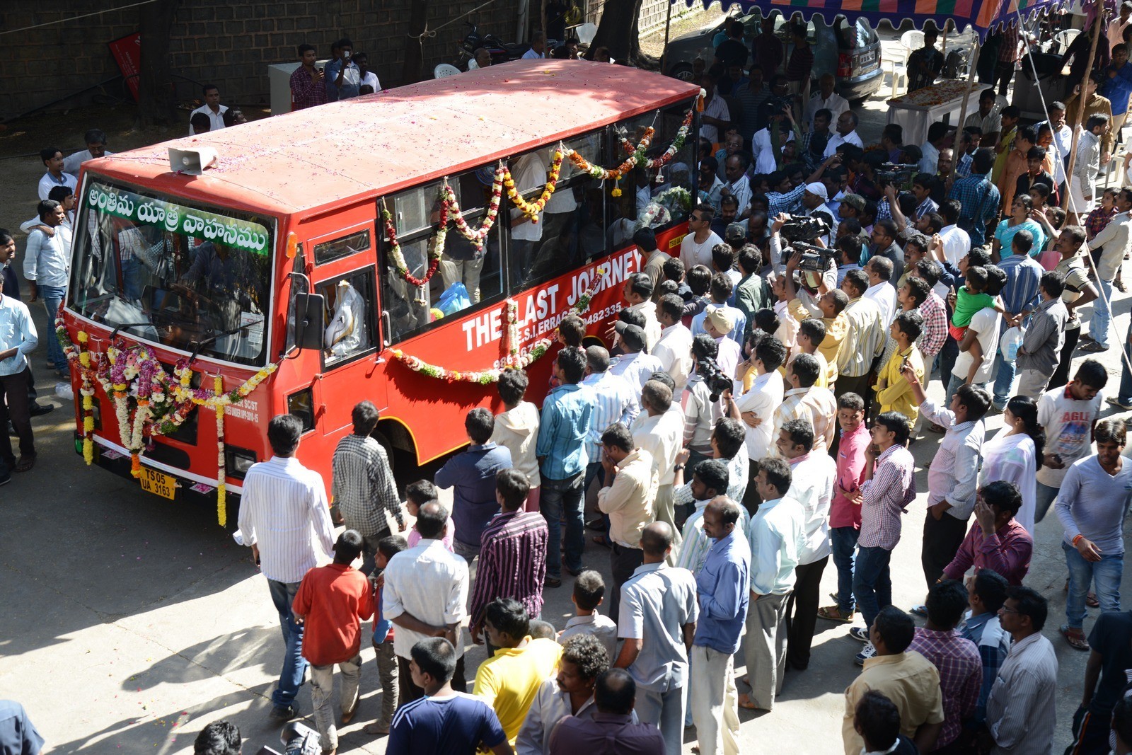 VB Rajendra Prasad Condolences Photos 01 - 125 / 170 photos