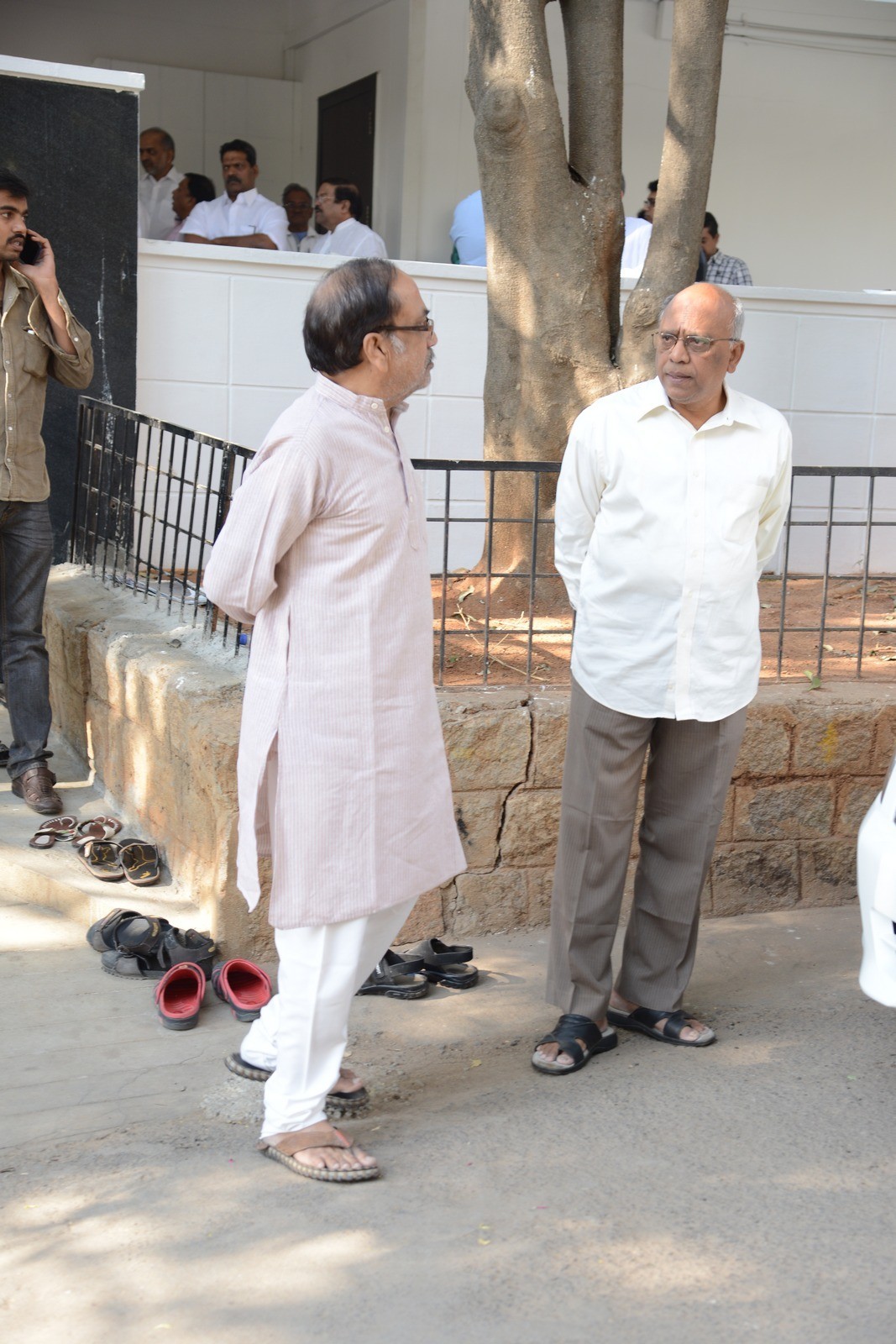 VB Rajendra Prasad Condolences Photos 01 - 147 / 170 photos