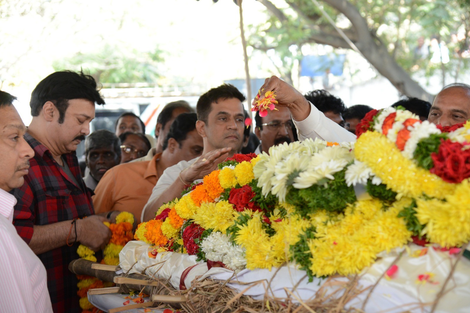 VB Rajendra Prasad Condolences Photos 02 - 11 / 170 photos