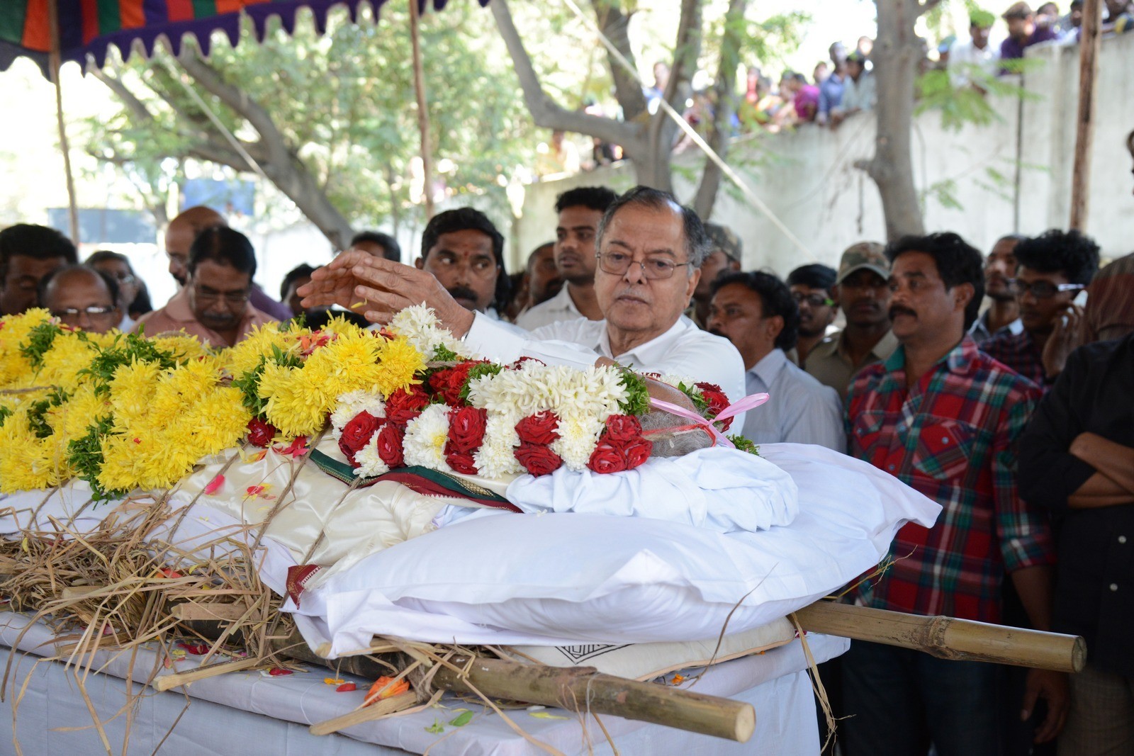 VB Rajendra Prasad Condolences Photos 02 - 18 / 170 photos