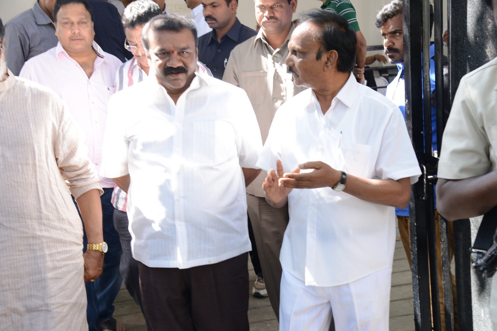 VB Rajendra Prasad Condolences Photos 02 - 24 / 170 photos