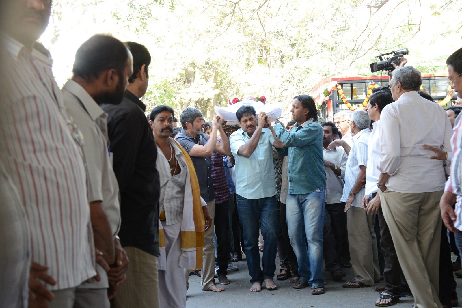 VB Rajendra Prasad Condolences Photos 02 - 75 / 170 photos