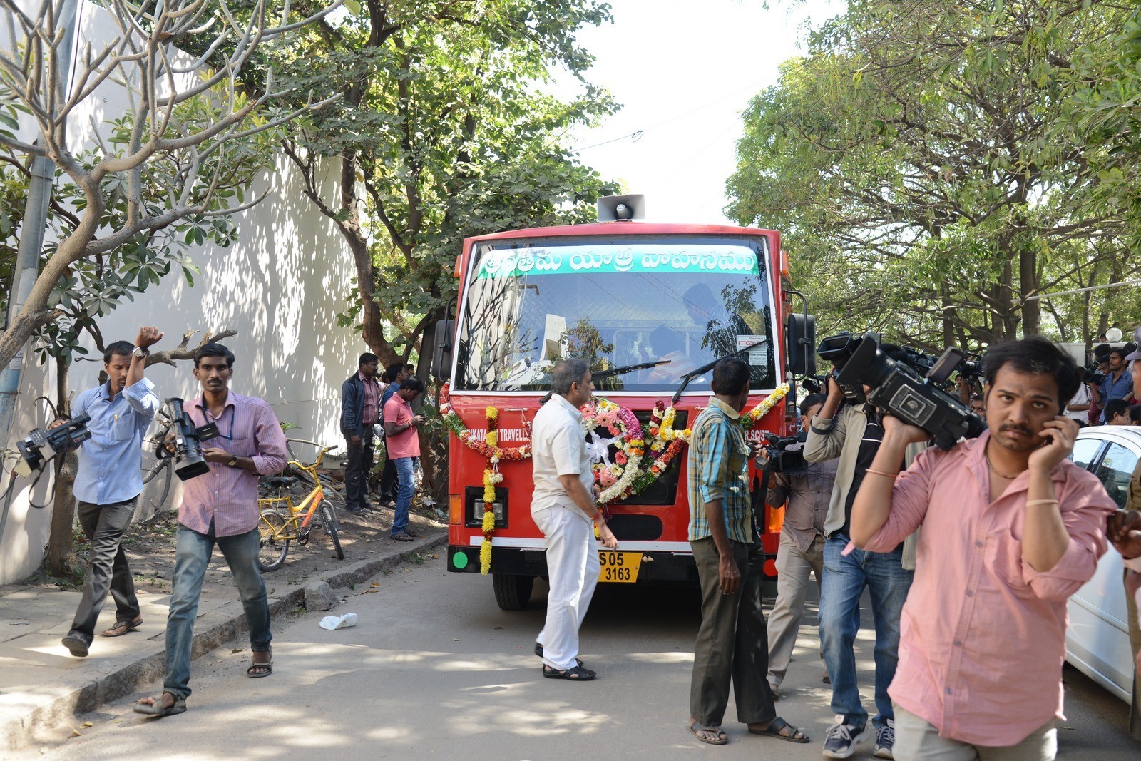 VB Rajendra Prasad Condolences Photos 02 - 77 / 170 photos