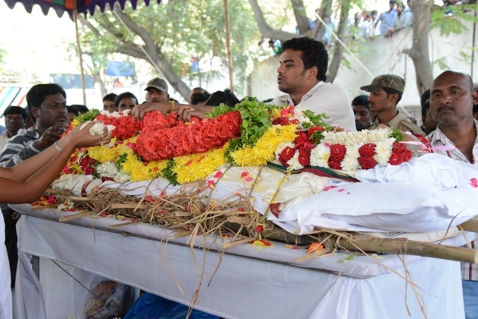 VB Rajendra Prasad Condolences Photos 02 - 82 / 170 photos