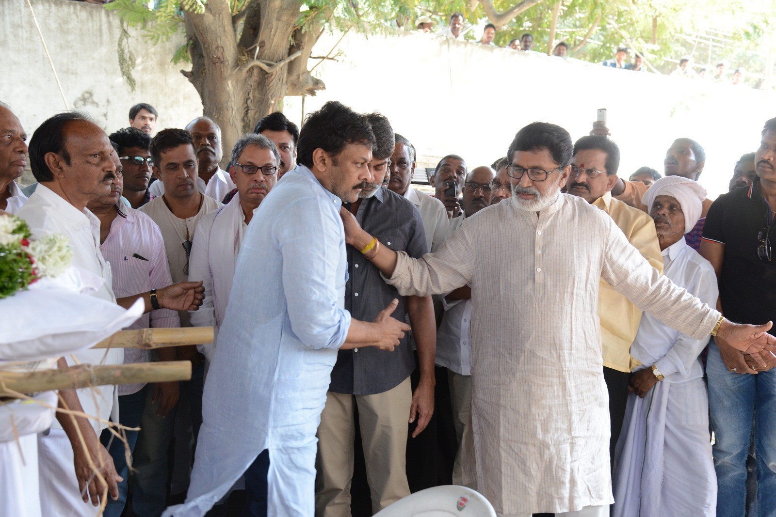 VB Rajendra Prasad Condolences Photos 02 - 88 / 170 photos