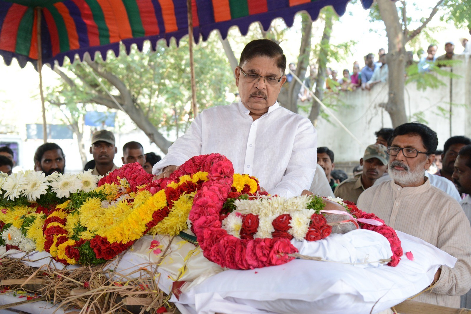 VB Rajendra Prasad Condolences Photos 02 - 101 / 170 photos