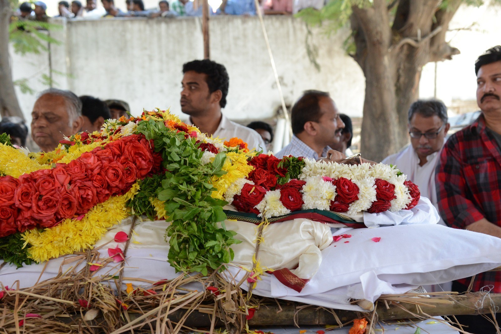 VB Rajendra Prasad Condolences Photos 02 - 102 / 170 photos
