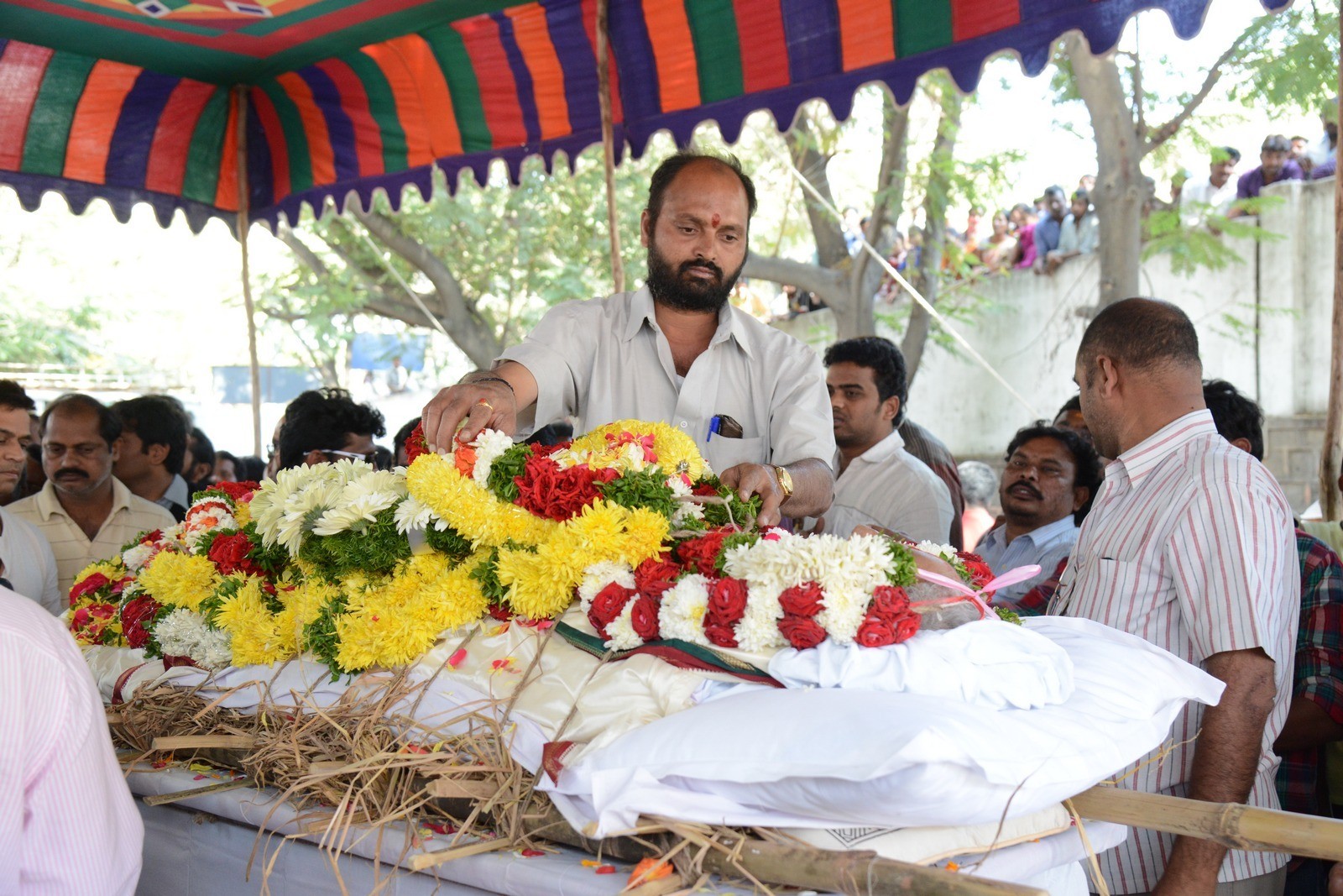 VB Rajendra Prasad Condolences Photos 02 - 103 / 170 photos