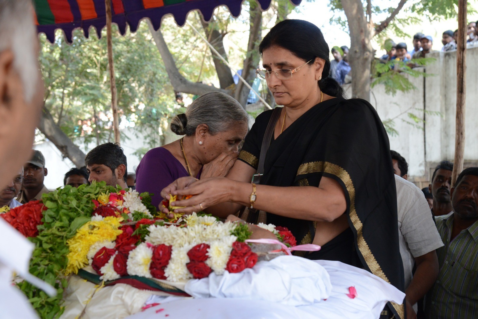 VB Rajendra Prasad Condolences Photos 02 - 127 / 170 photos