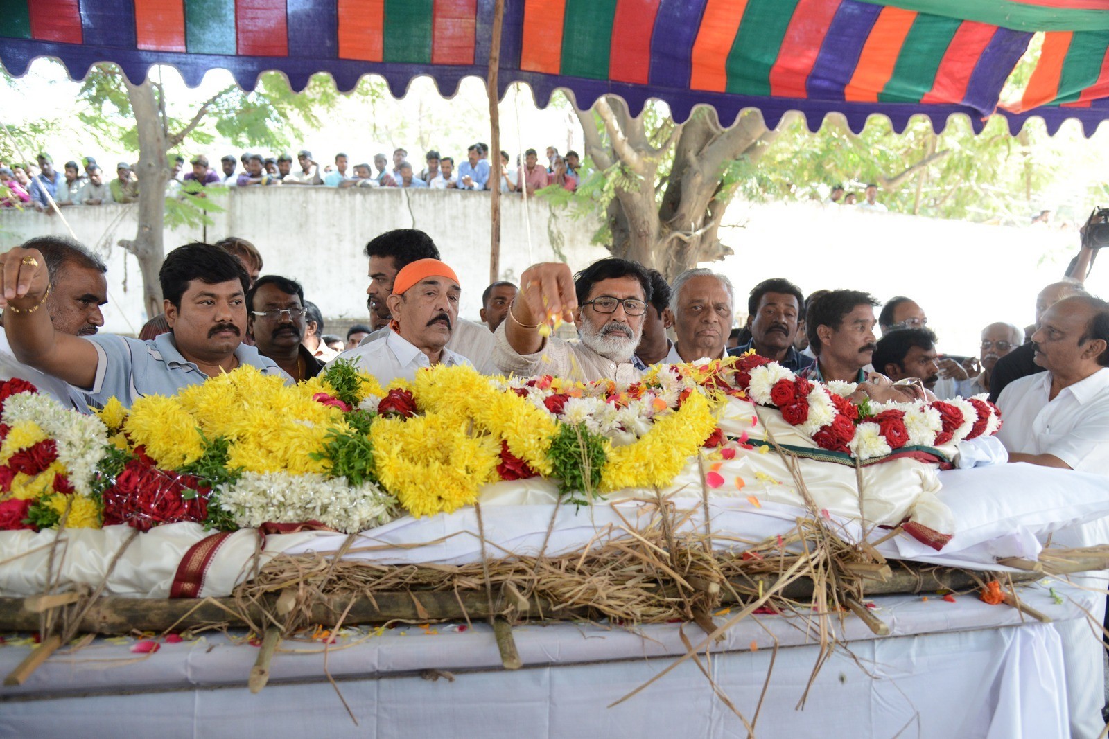 VB Rajendra Prasad Condolences Photos 02 - 128 / 170 photos