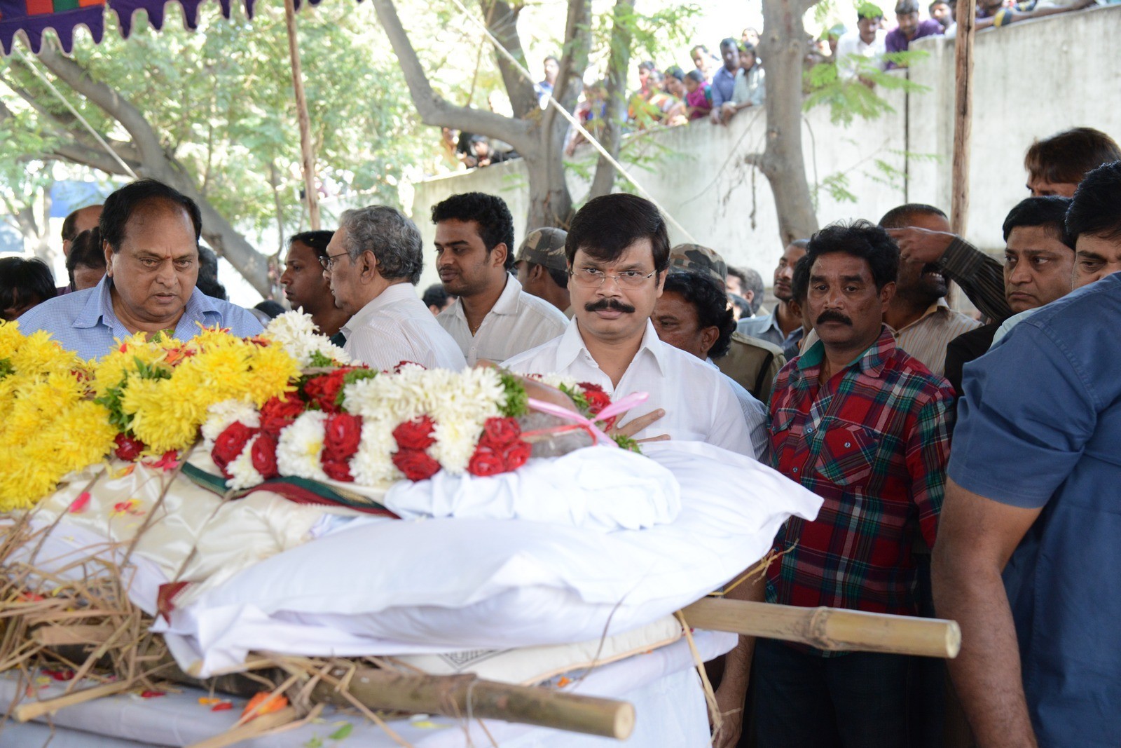 VB Rajendra Prasad Condolences Photos 02 - 136 / 170 photos