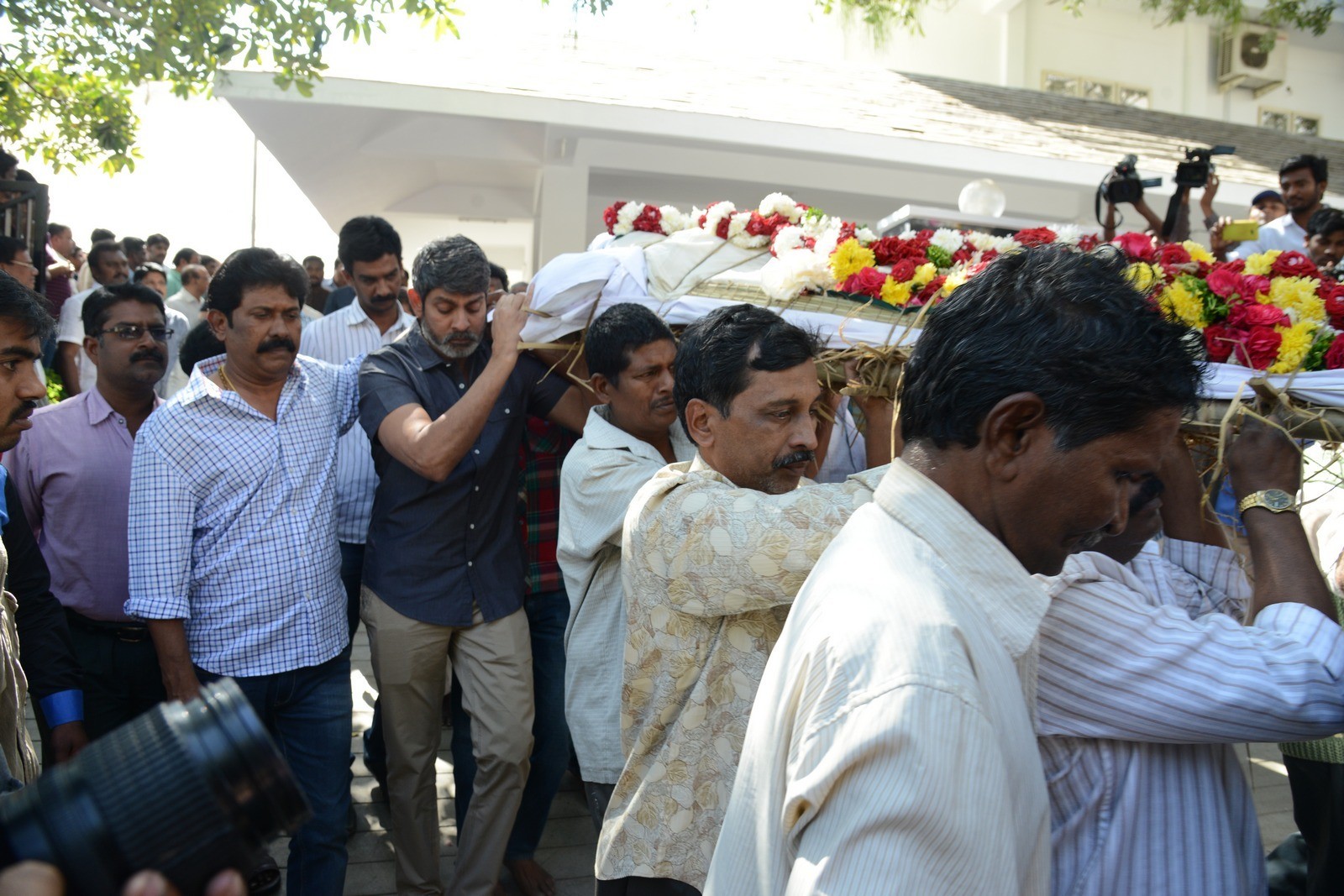 VB Rajendra Prasad Condolences Photos 02 - 164 / 170 photos