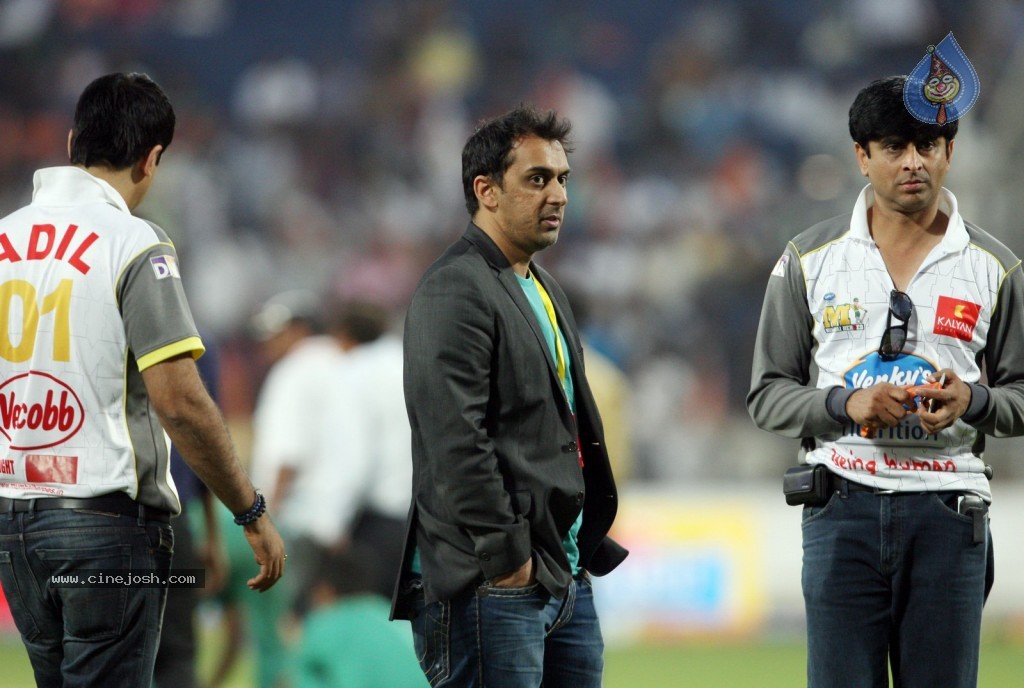 Veer Marathi vs Mumbai Heroes Match - 24 / 96 photos