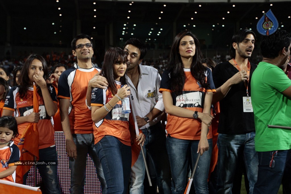 Veer Marathi vs Mumbai Heroes Match - 30 / 96 photos