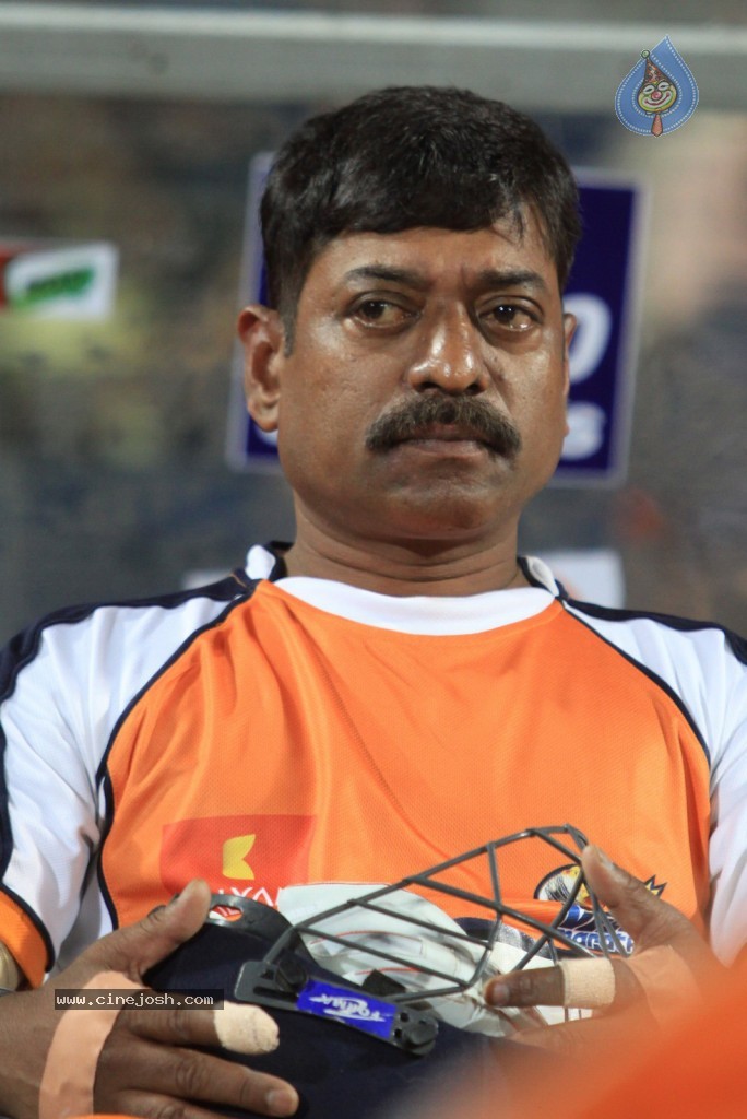 Veer Marathi vs Mumbai Heroes Match - 33 / 96 photos